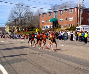 Elite women running through mile 16. 